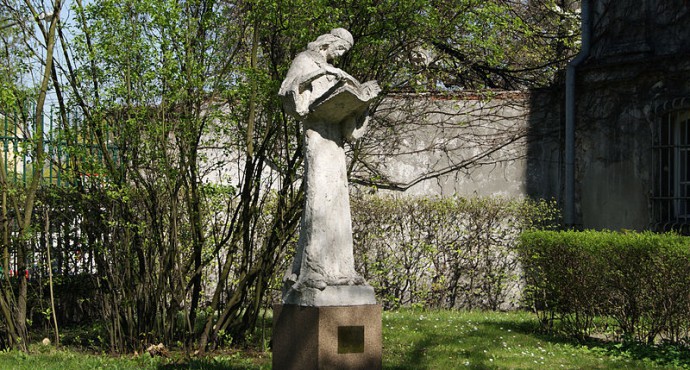 Pomnik Macieja Miechowity - zbliżenie
